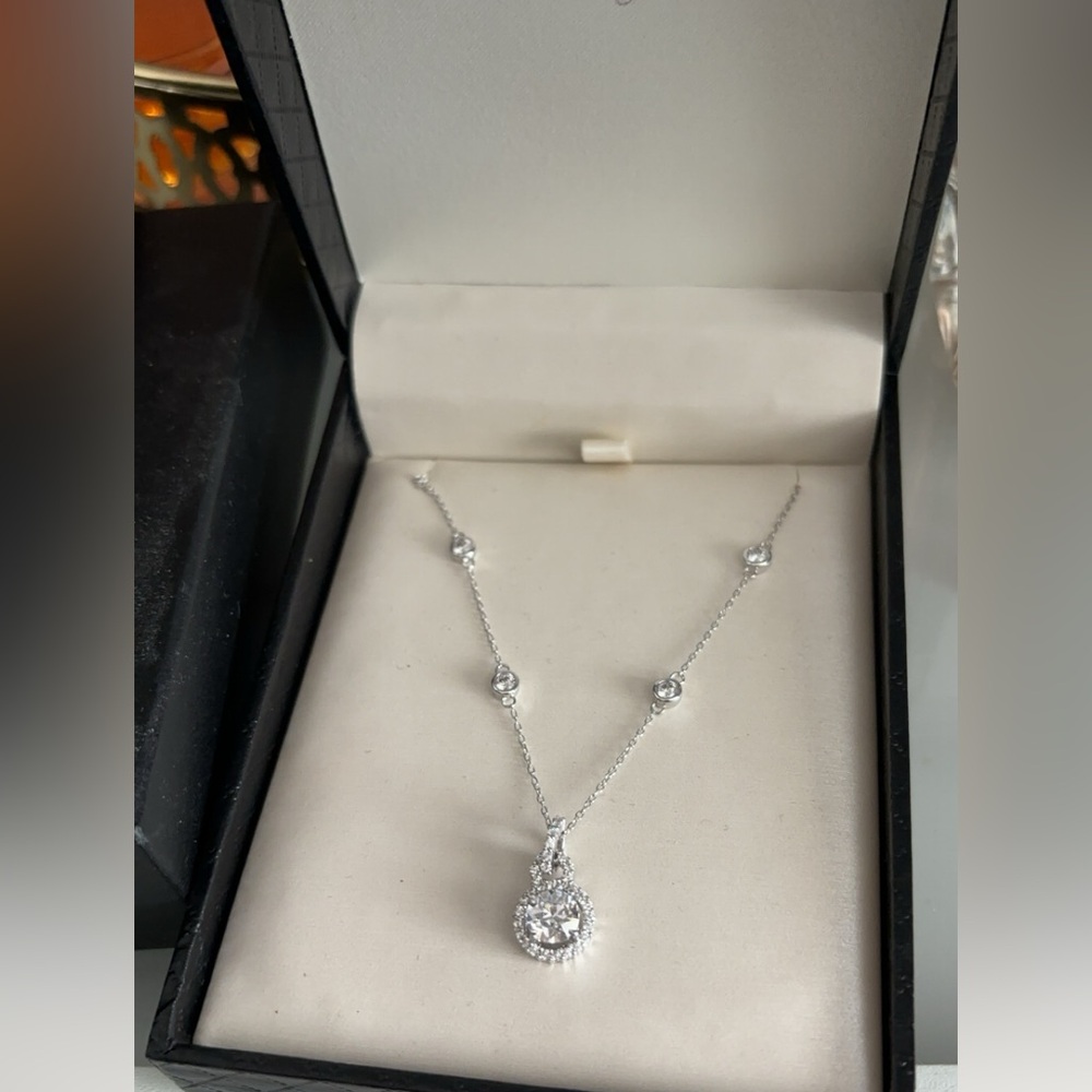Lanka Jewels Gorgeous Sparkling Necklace